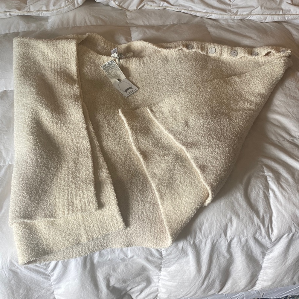 NWT barefoot dreams poncho